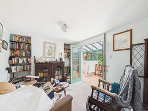 Lounge- click for photo gallery